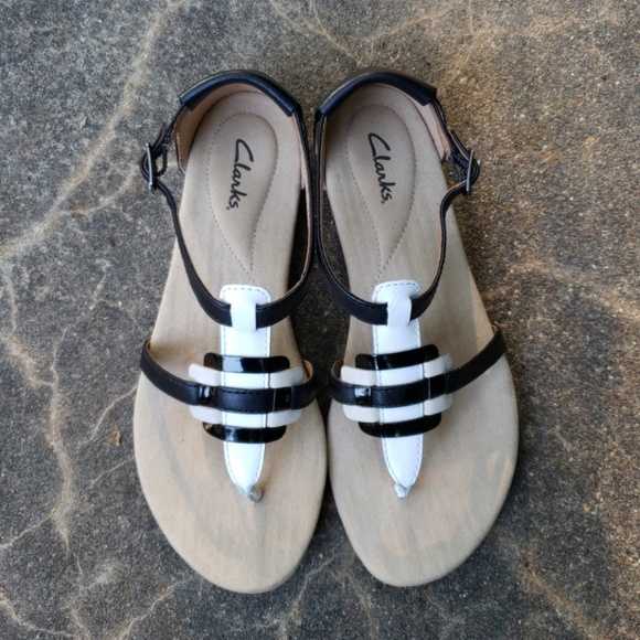 Clarks Shoes - Clark's Qwin Adonia Leather T-Strap Sandals Sz 8.5